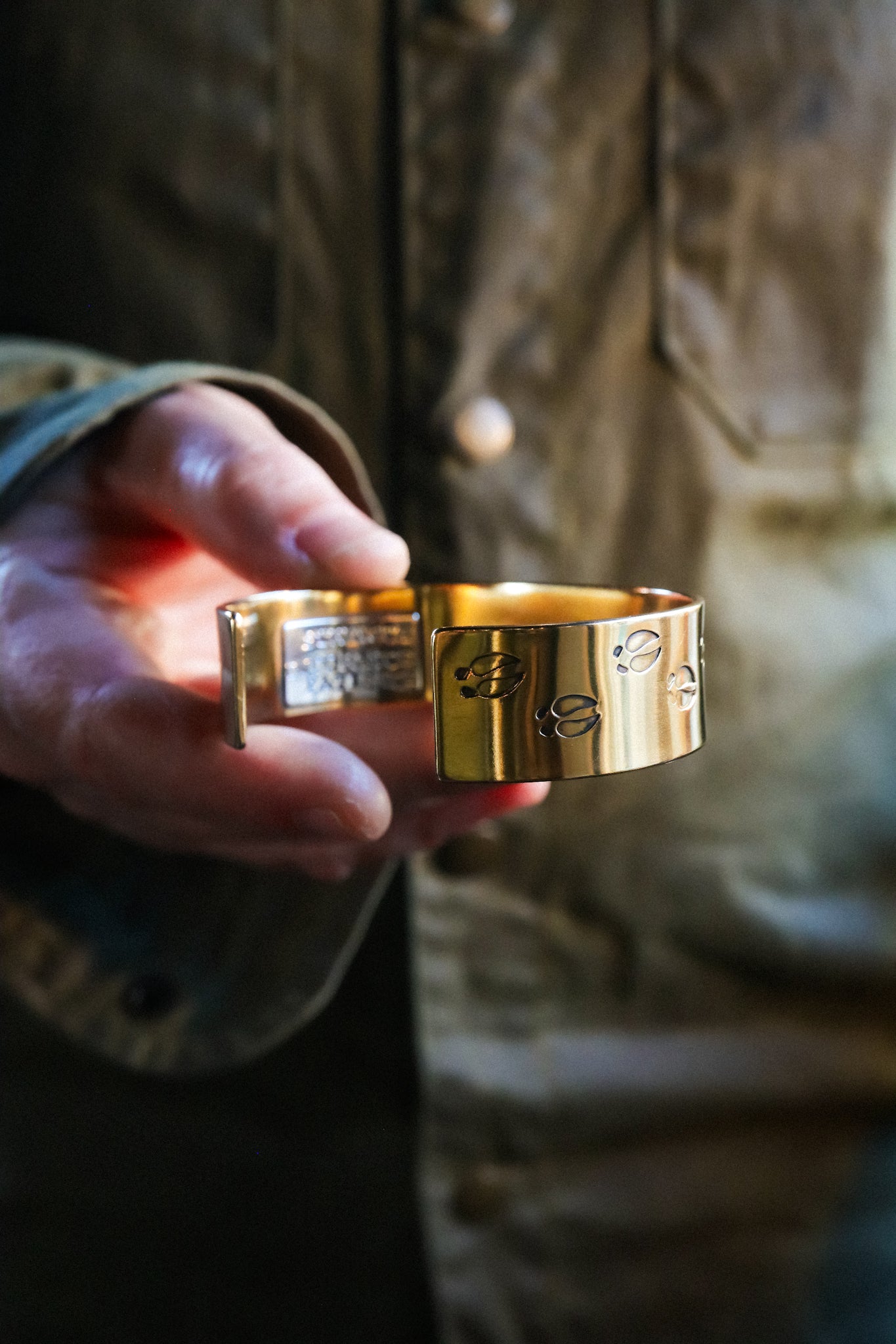 the Heȟáka Tracks Cuff