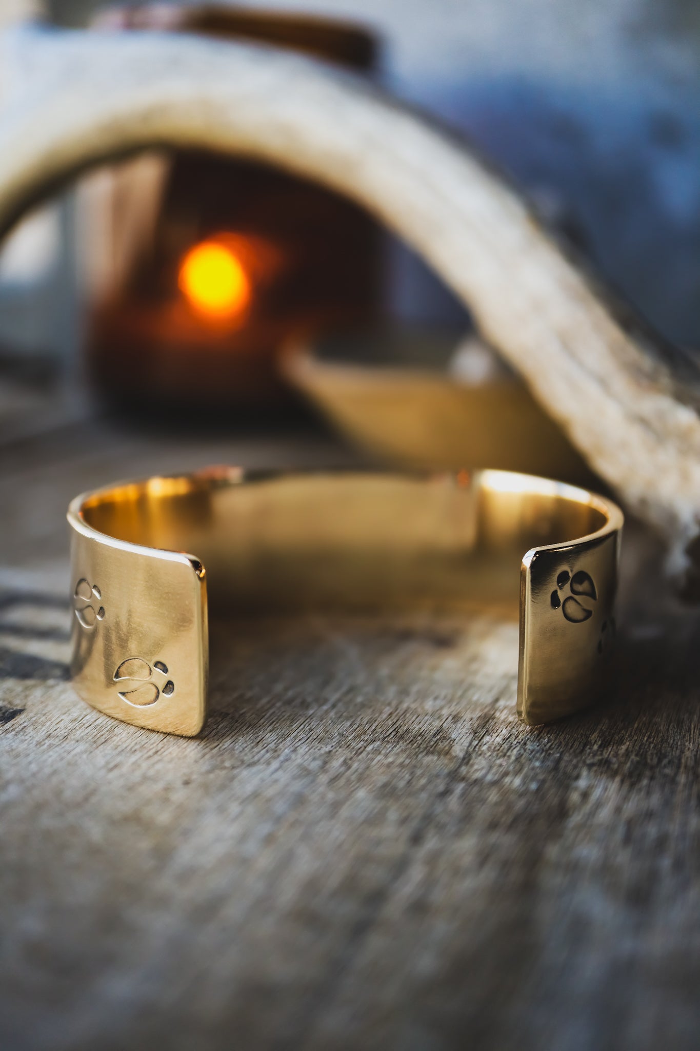 the Heȟáka Cuff