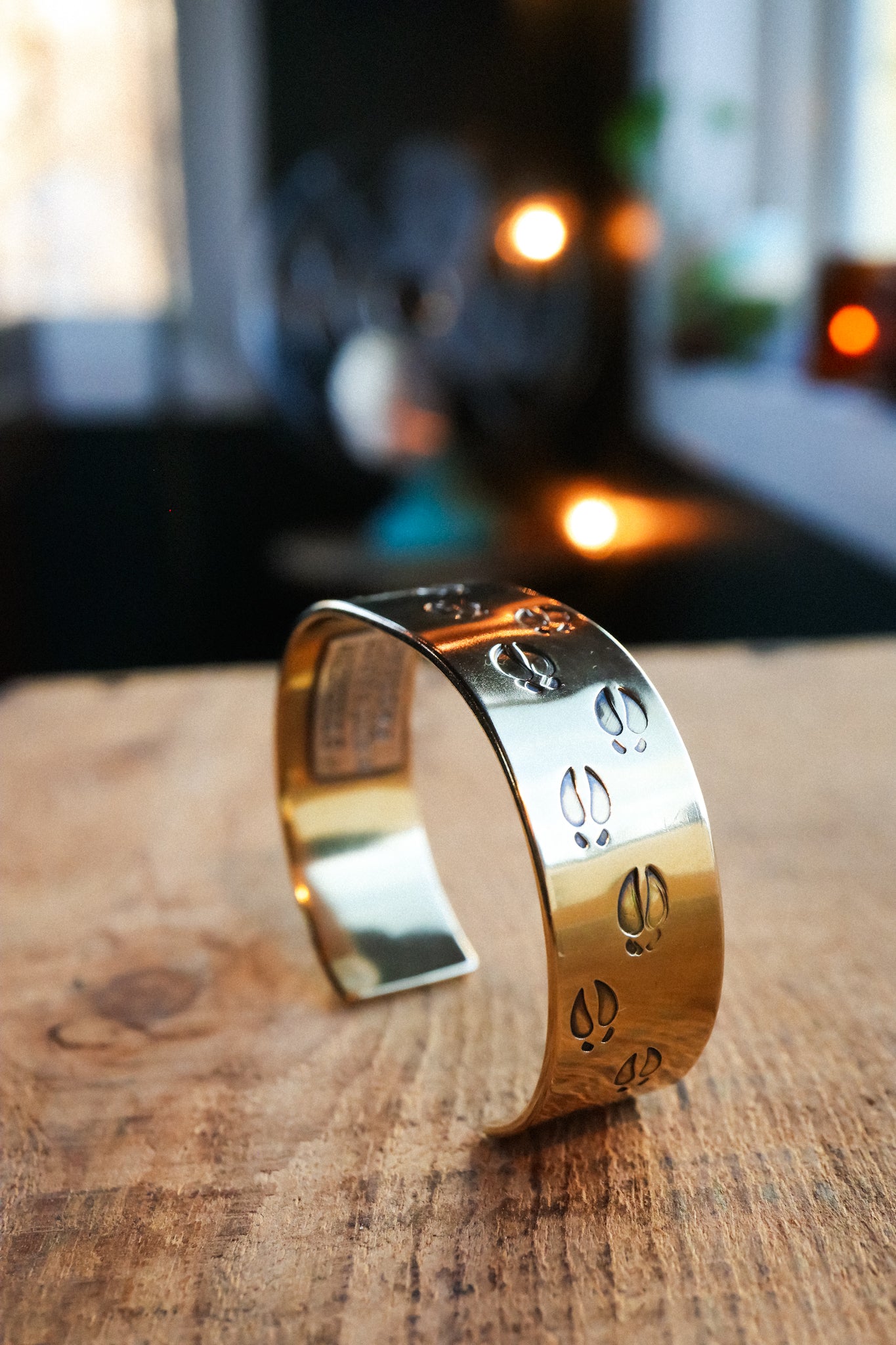 the Heȟáka Tracks Cuff