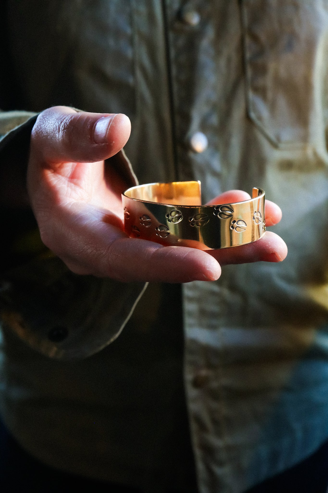 the Heȟáka Tracks Cuff
